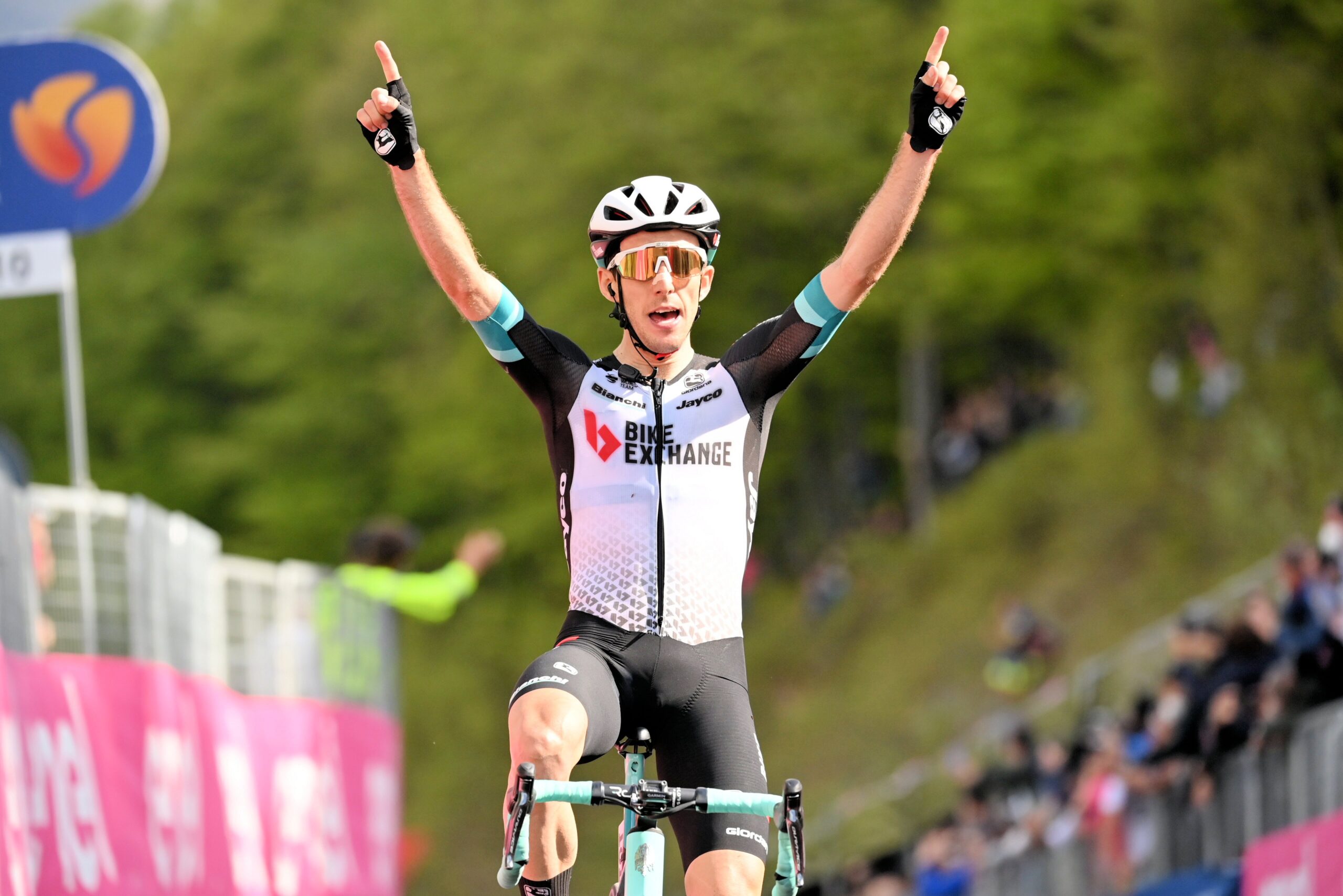 Giro d’Italia 2021: etap 19. Simon Yates na Alpe di Mera, Bernal wytrzymał