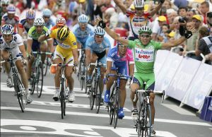 Robbie McEwen wygrywa etap Tour de France w koszulce najlepszego sprintera