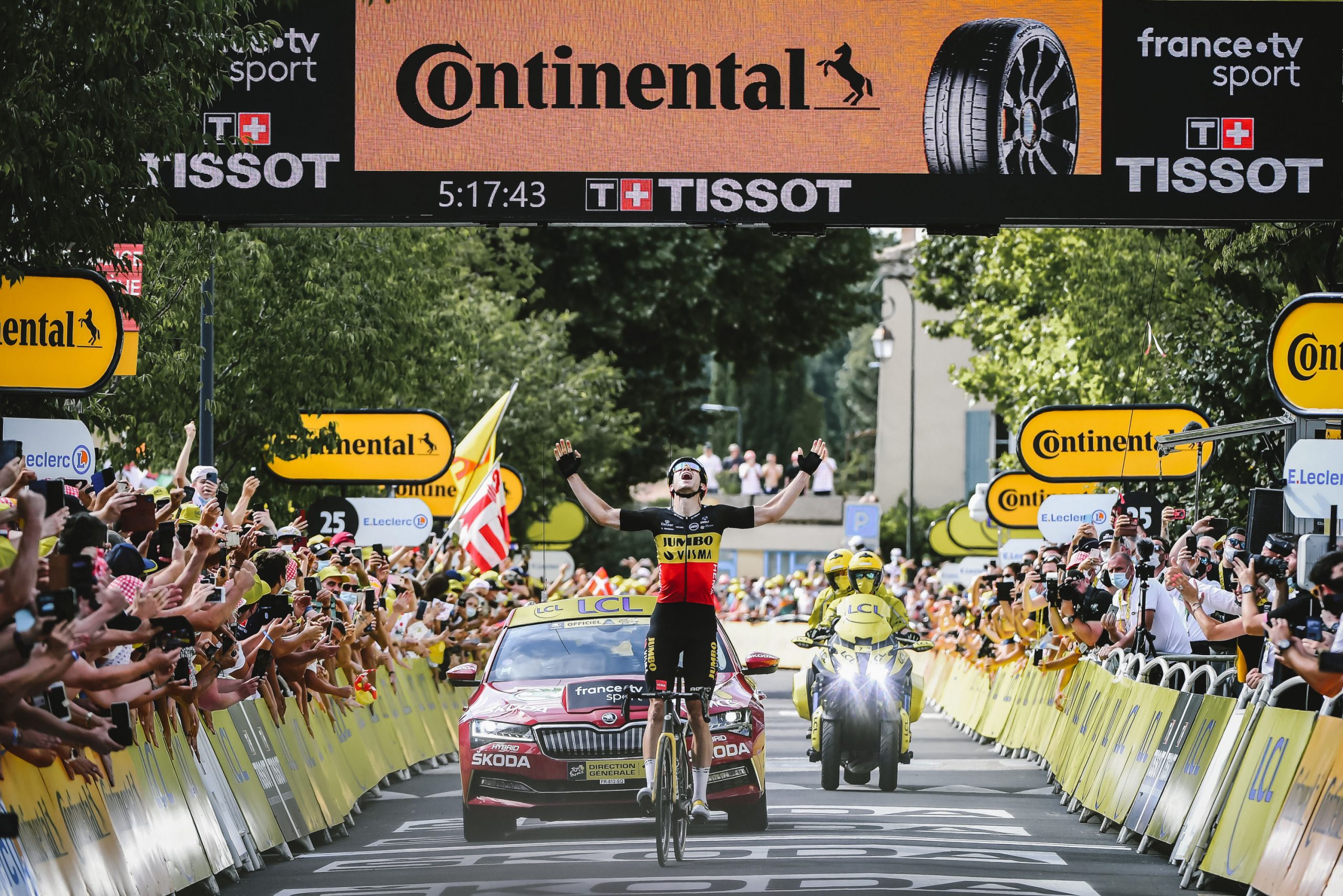 Tour de France 2021: etap 11. Wout van Aert przez Mont Ventoux, Vingegaard uciekł Pogacarowi