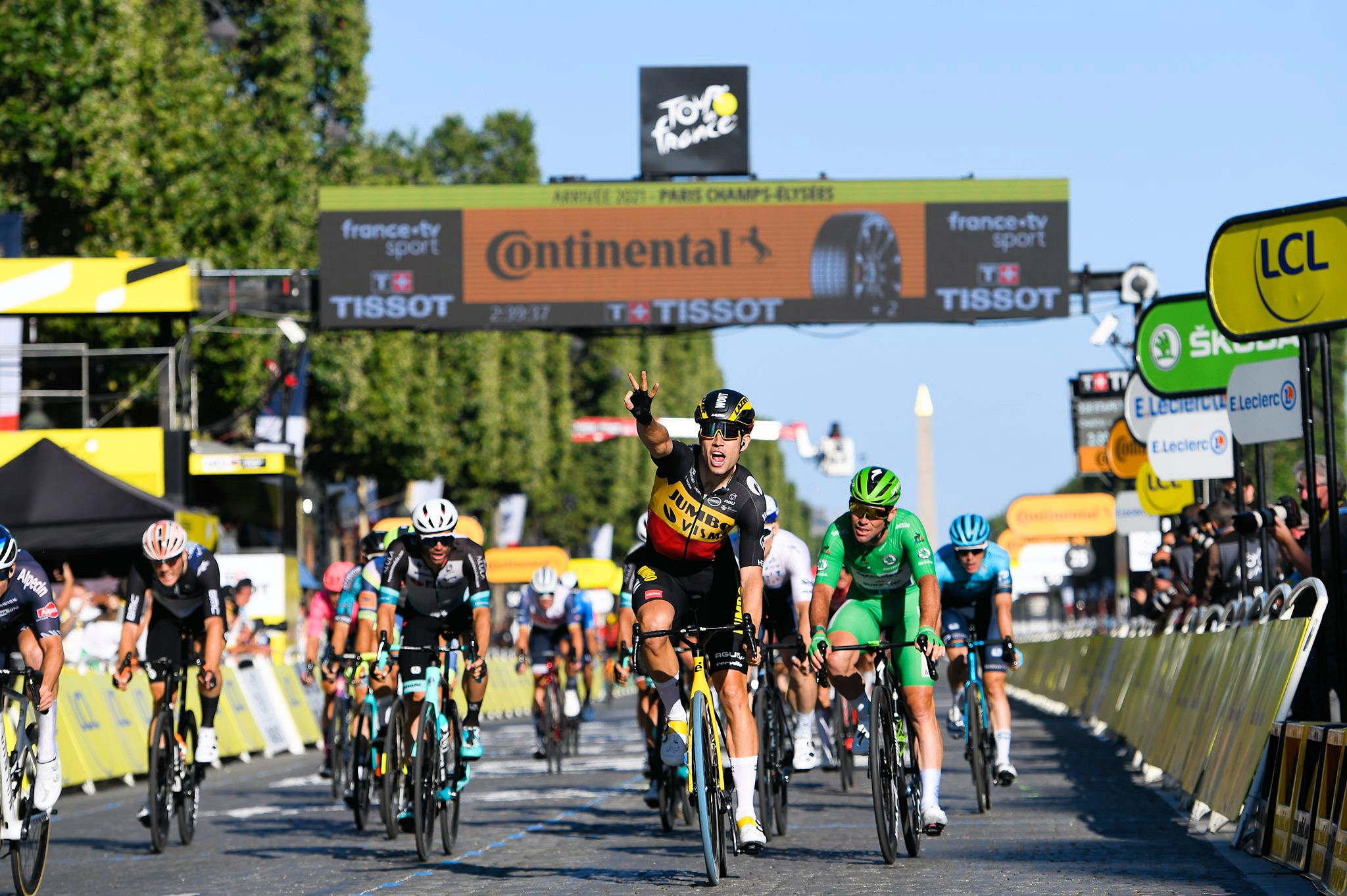 Tour de France 2021: etap 21. Van Aert powstrzymał Cavendisha, wyścig dla Pogacara