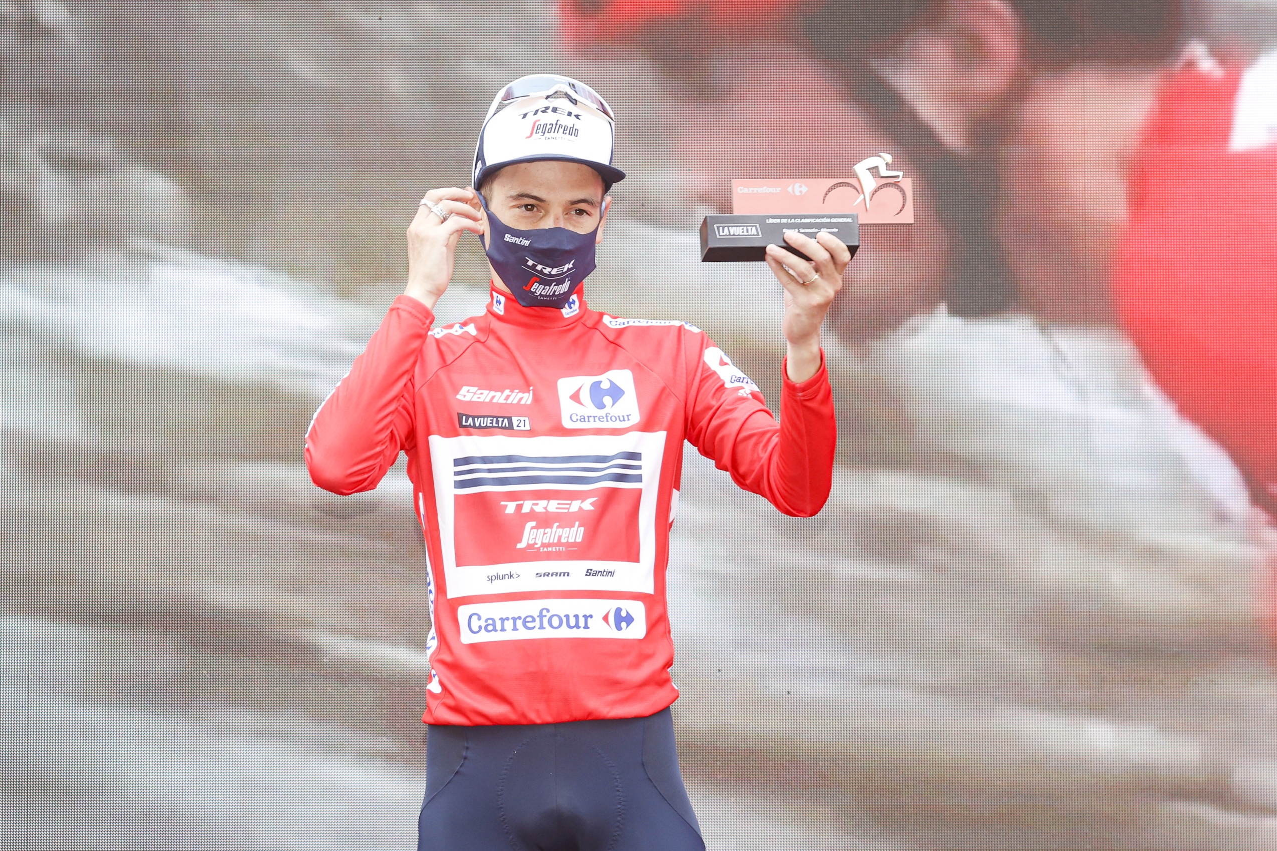 Kenny Elissonde w czerwonej koszulce lidera Vuelta a Espana