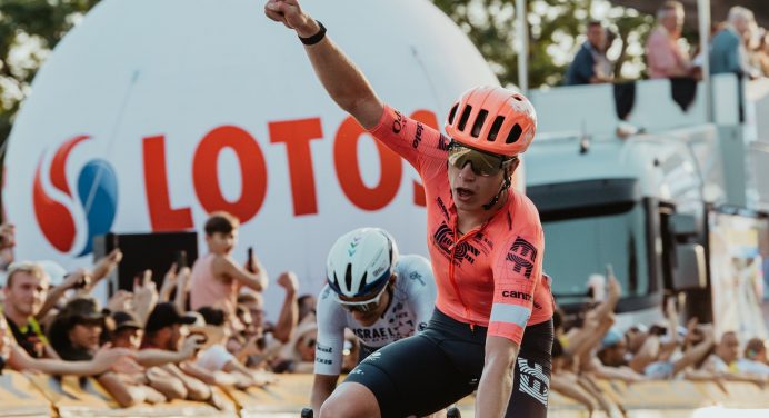 Tour de Pologne 2021: etap 7. Van den Berg na Błoniach, wyścig Almeidy