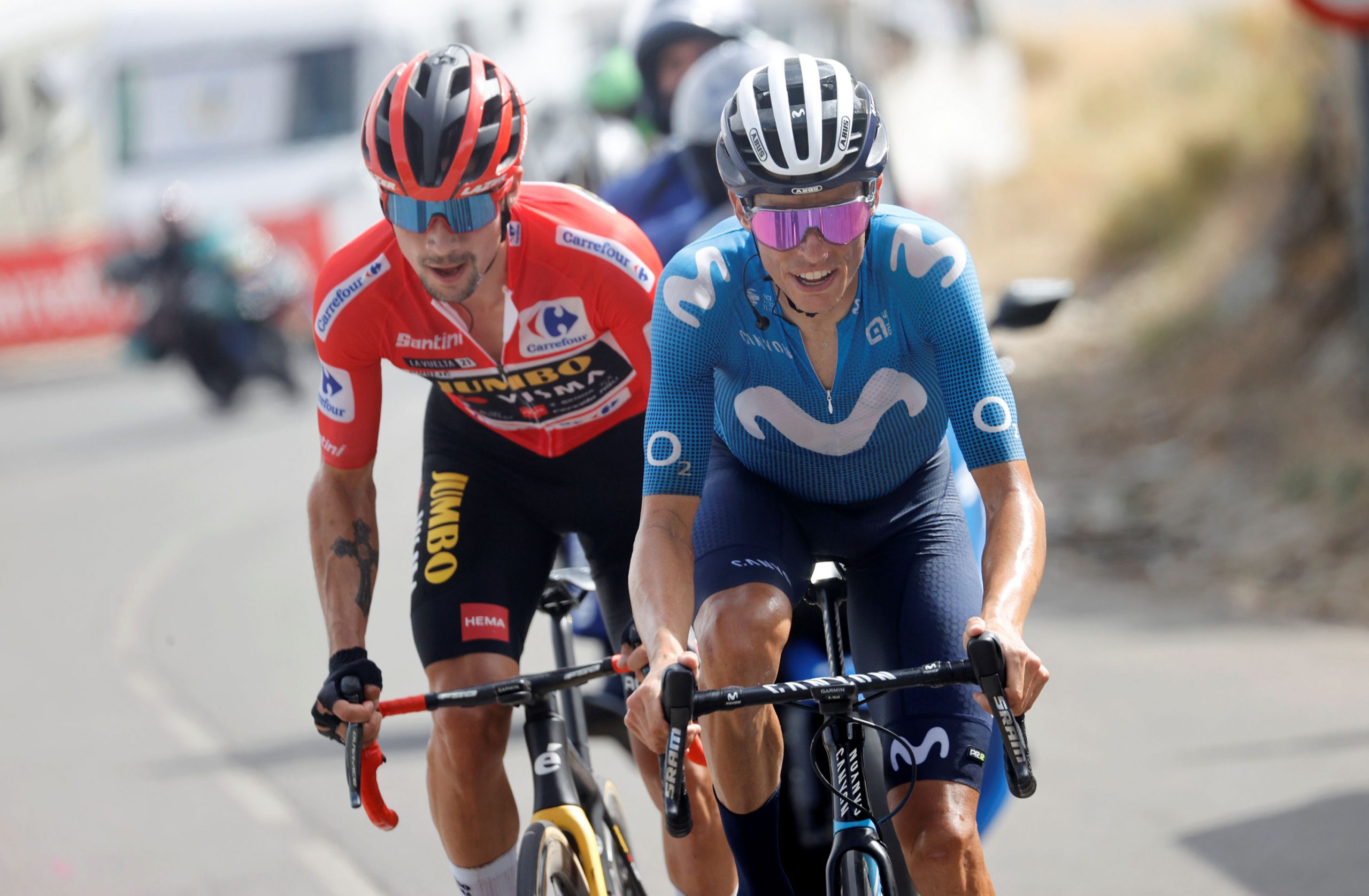 Primoz Roglic i Enric Mas na trasie Vuelta a Espana