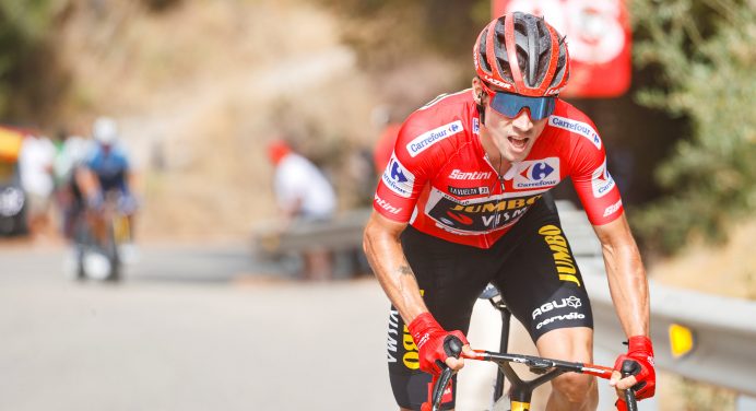 Vuelta a Espana 2021. Roglic zyskał nad Bernalem i Yatesem mimo kraksy