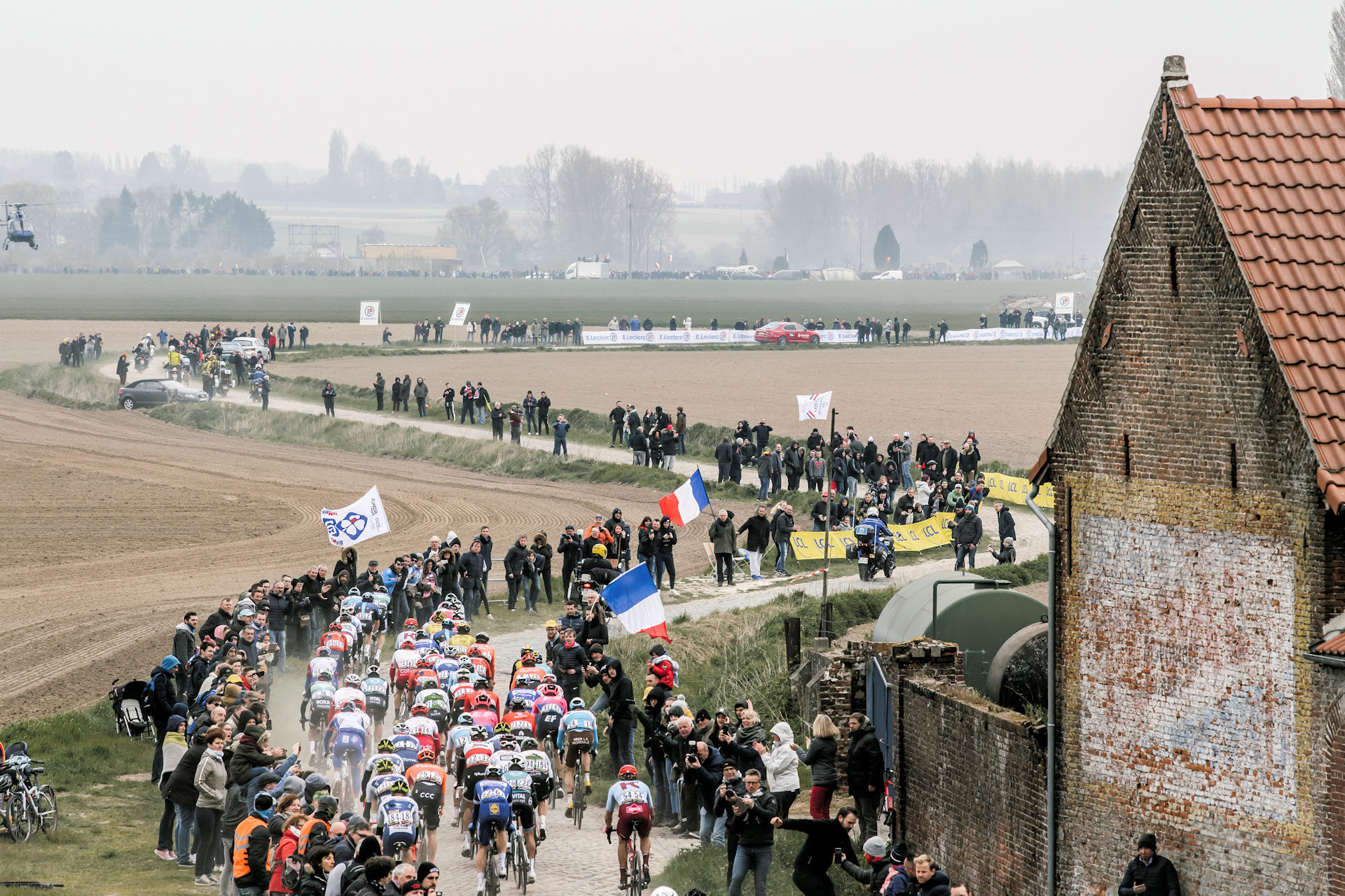 Piekło kobiet, piekło mężczyzn. Prezentacja Paryż-Roubaix 2021