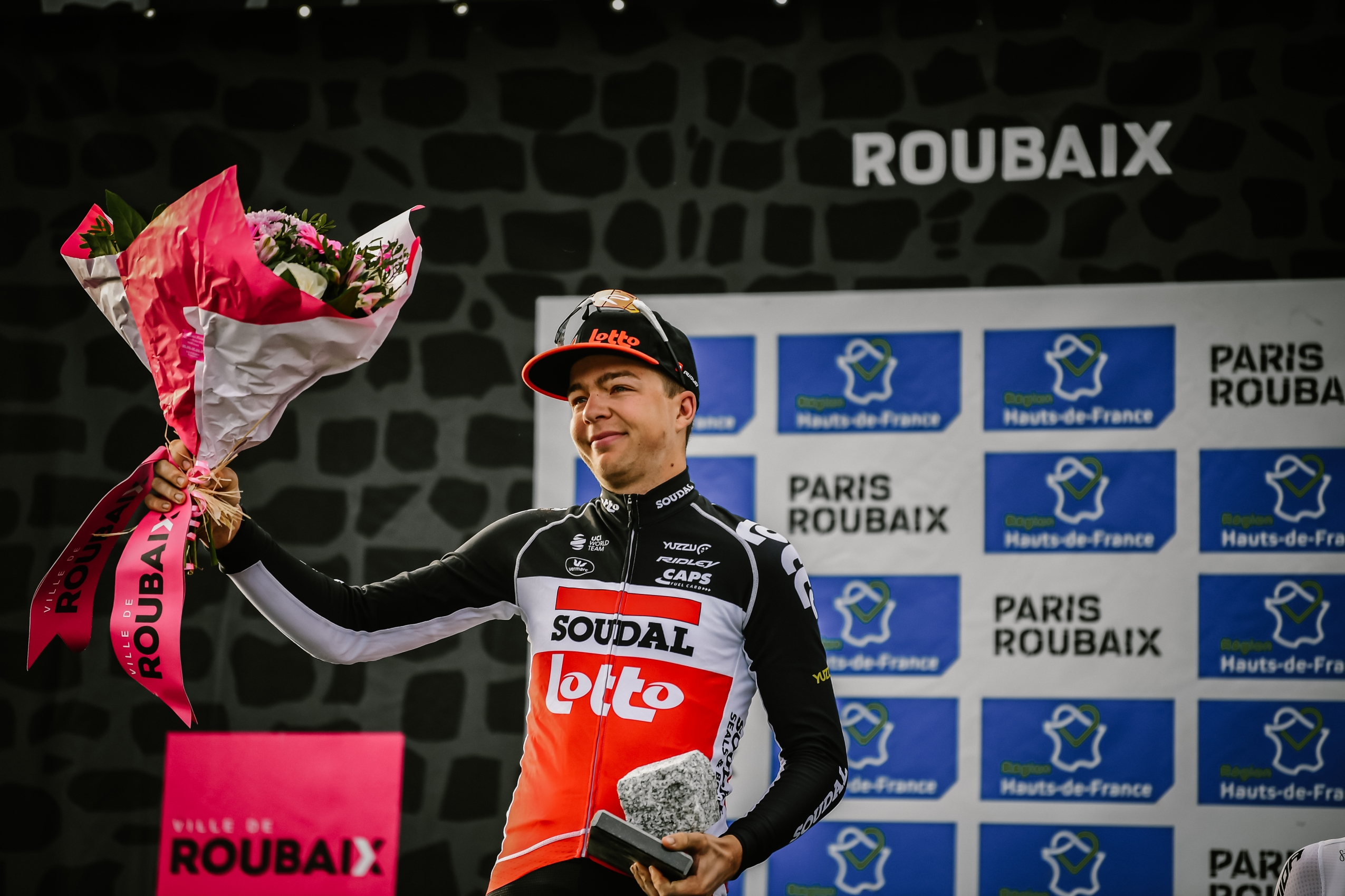 Florian Vermeersch na podium Paryż-Roubaix