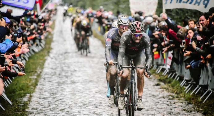 Paryż-Roubaix 2021. Gianni Moscon pokonany przez pogodę i zmęczenie