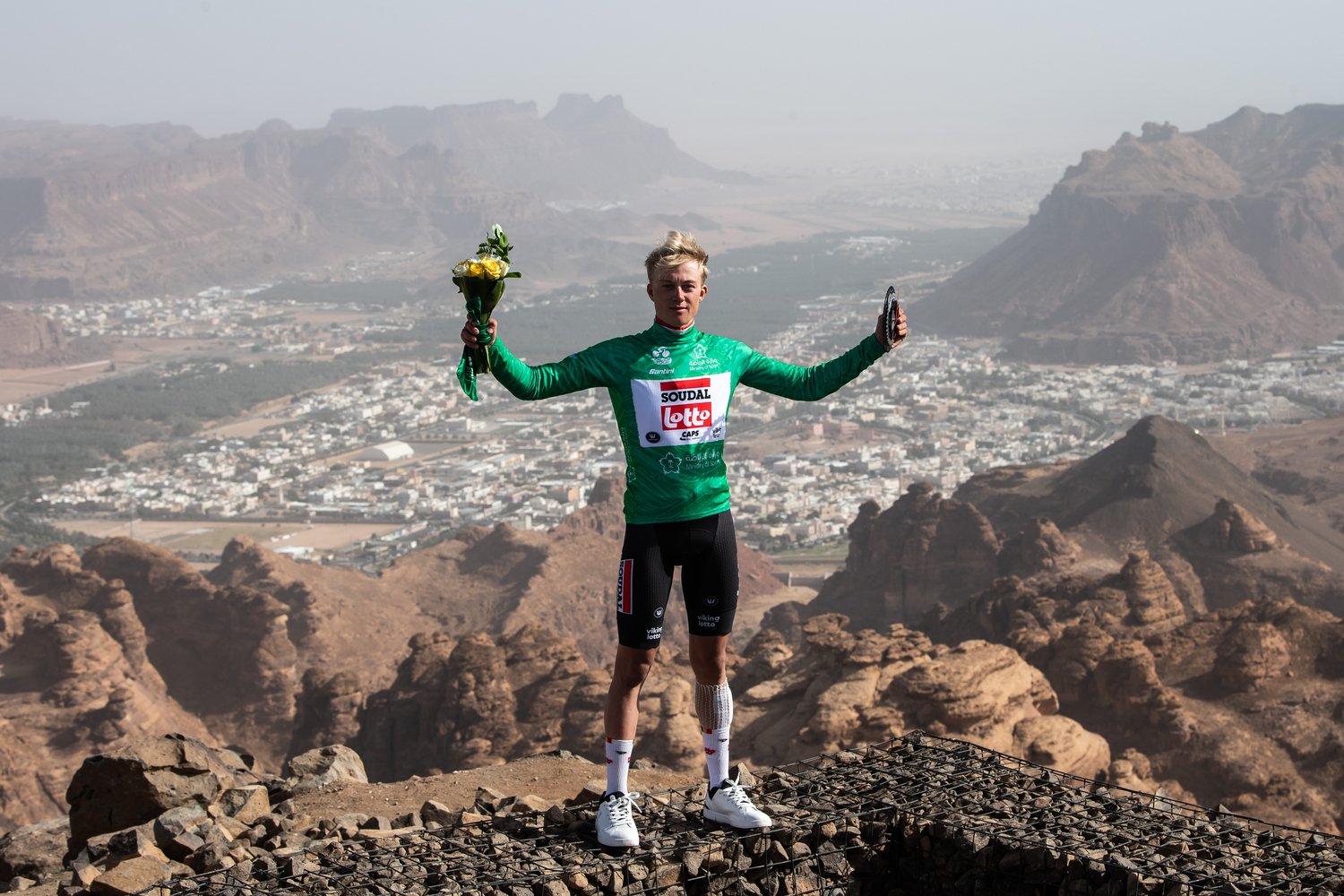 Saudi Tour 2022: etap 5. Dylan Groenewegen po raz drugi, wyścig dla Van Gilsa