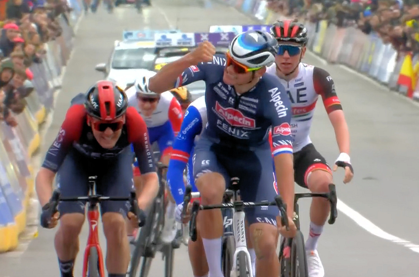 Mathieu van der Poel wygrywa Ronde van Vlaanderen