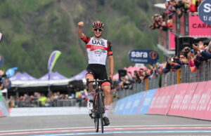 Alessandro Covi wygrywa etap Giro d'Italia na Passo Fedaia
