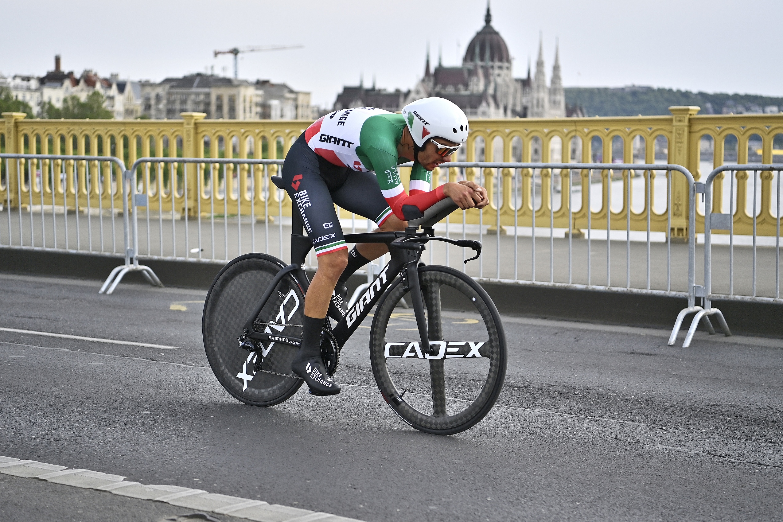 Mistrz Włoch Matteo Sobrero na trasie czasówki Giro d'Italia w Budapeszcie