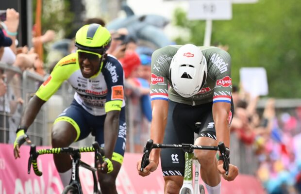 Mathieu van der Poel i Biniam Girmay na mecie Giro d'Italia