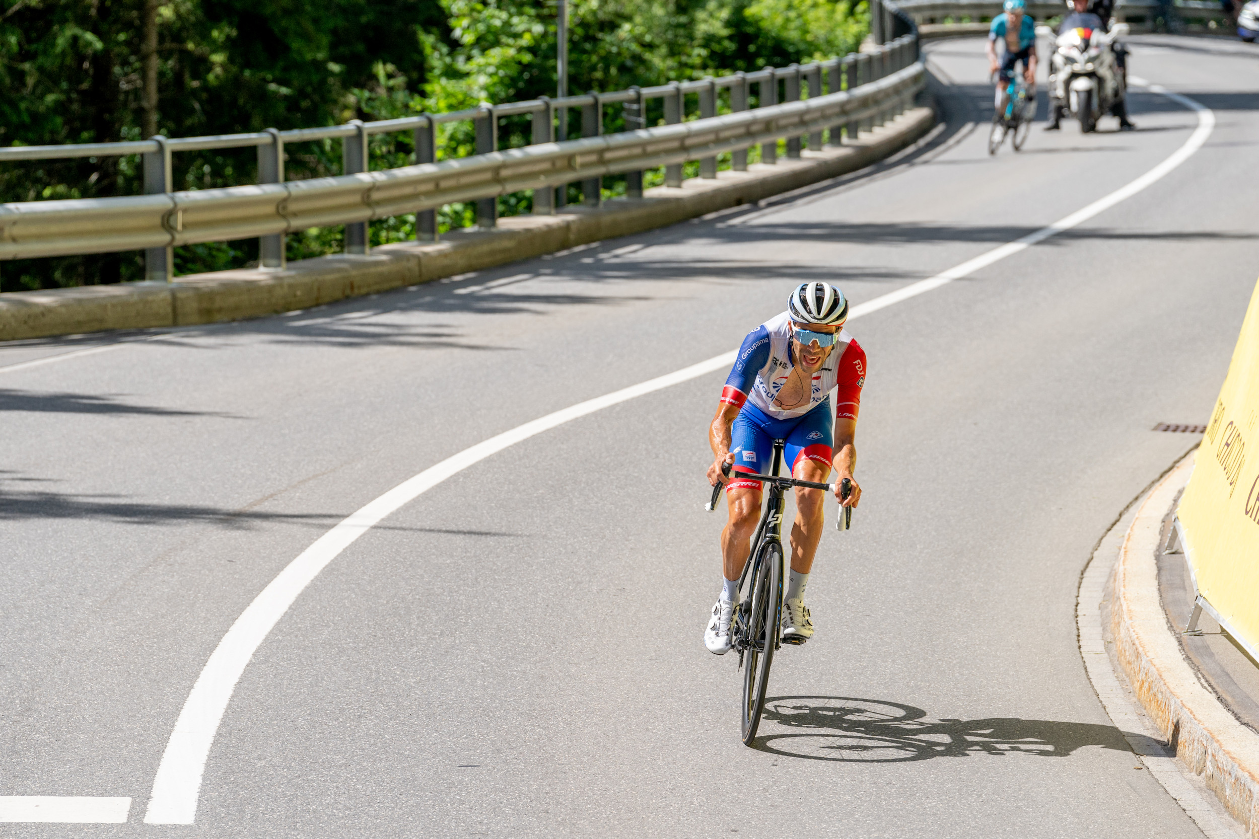 Tour de Suisse 2022: etap 7. Szalony rajd Pinota