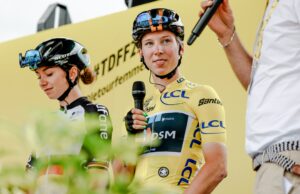 Lorena Wiebes w koszulce liderki Tour de France Femmes