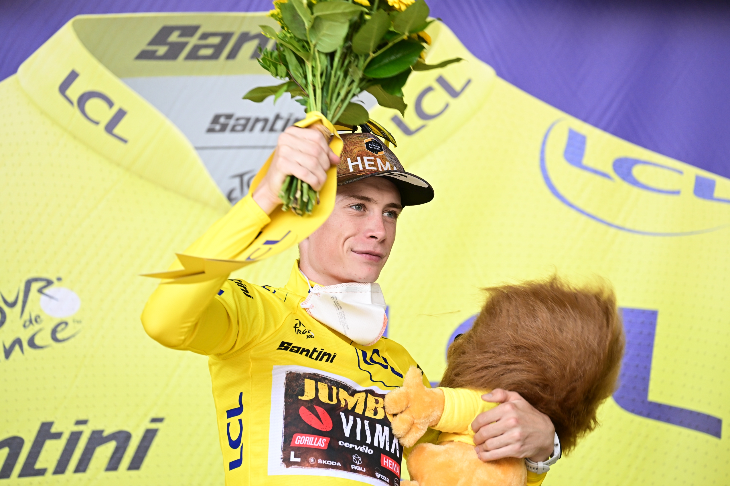 Jonas Vingegaard w koszulce lidera Tour de France