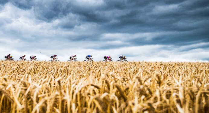 Sikanie, śmiecenie, niestawianie się: duże kary finansowe na Tour de France