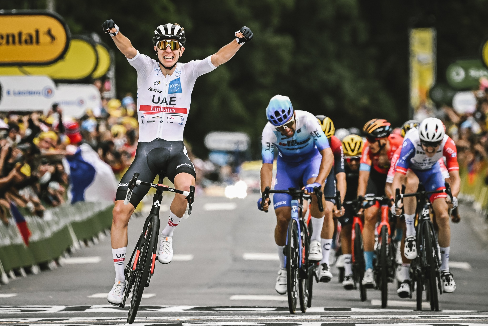 Tadej Pogacar na kresce 6. etapu Tour de France