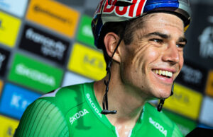 Wout van Aert w koszulce lidera klasyfikacji punktowej Tour de France