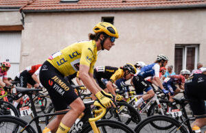 Marianne Vos w koszulce liderki Tour de France Femmes
