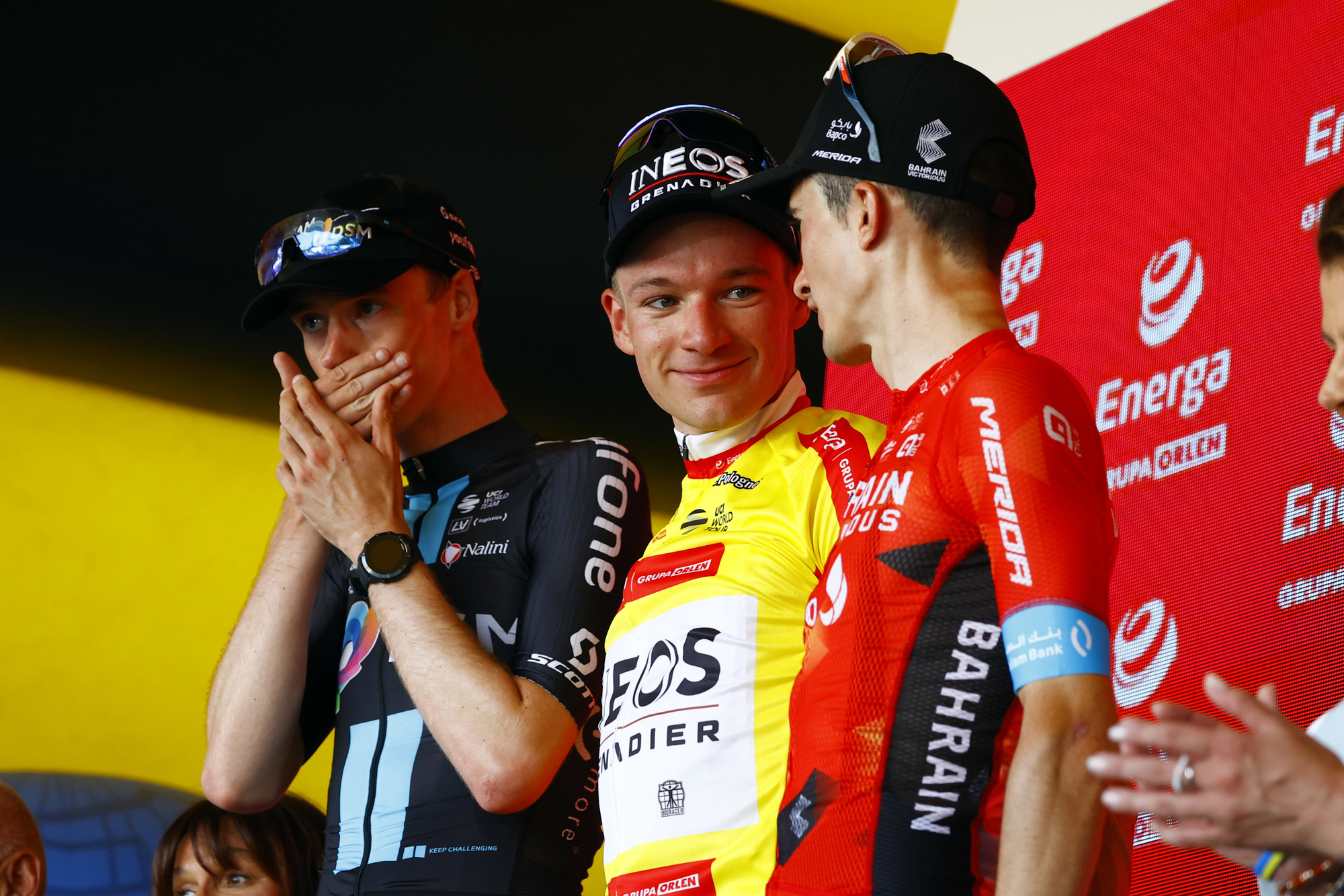 Thymen Arensman, Ethan Hayter i Pello Bilbao na podium Tour de Pologne
