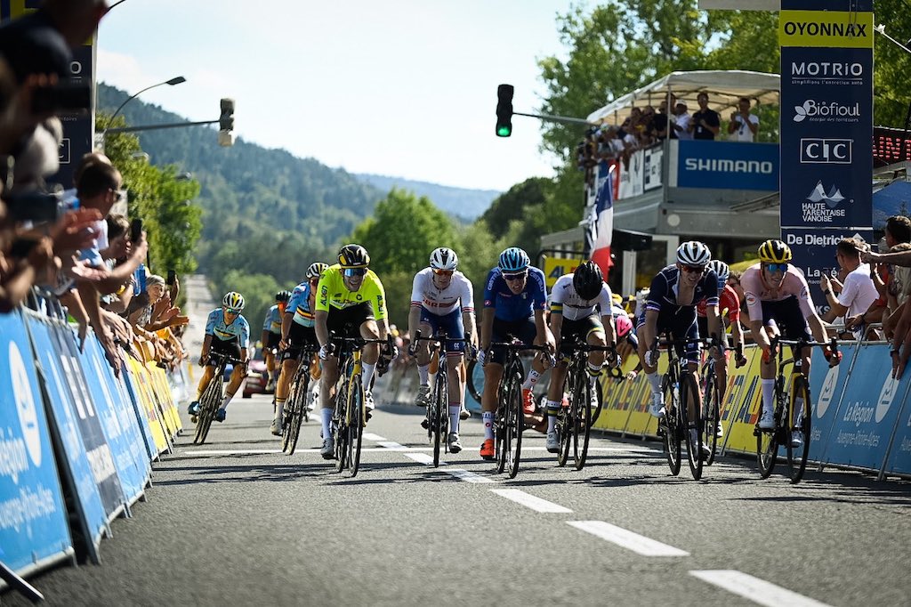 Tour de l’Avenir 2022: etap 6. Romain Grégoire na pagórkach Jury