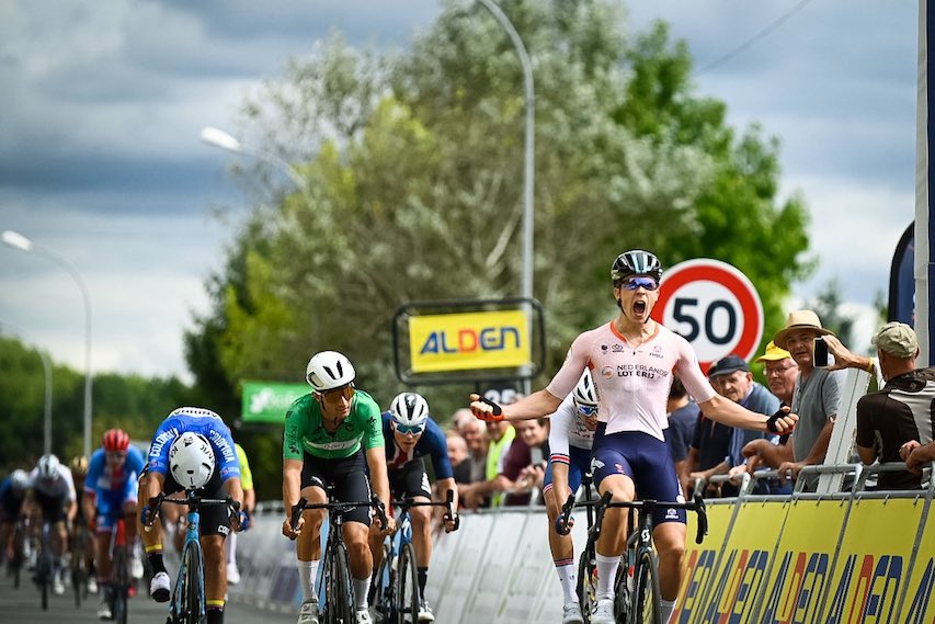 Tour de l’Avenir 2022: etap 2. Casper van Uden w końcowym sprincie
