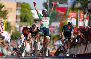 Mads Pedersen wygrywa etap Vuelta a Espana na kresce w Tomares