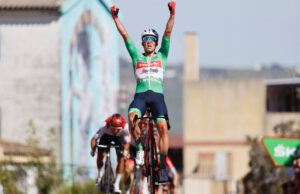 Mads Pedersen w zielonej koszulce Vuelta a Espana