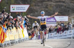 Remco Evenepoel triumfuje na La Molina