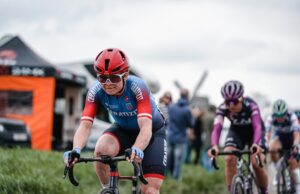 Marta Lach na trasie Paryż-Roubaix