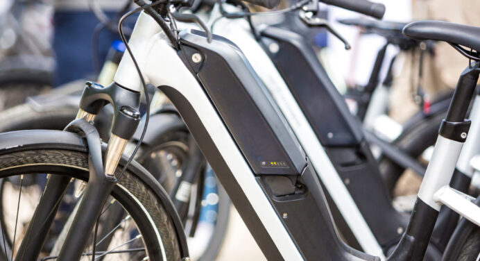 Korzyści z jazdy na rowerze elektrycznym: zdrowie, oszczędność czasu i pieniędzy