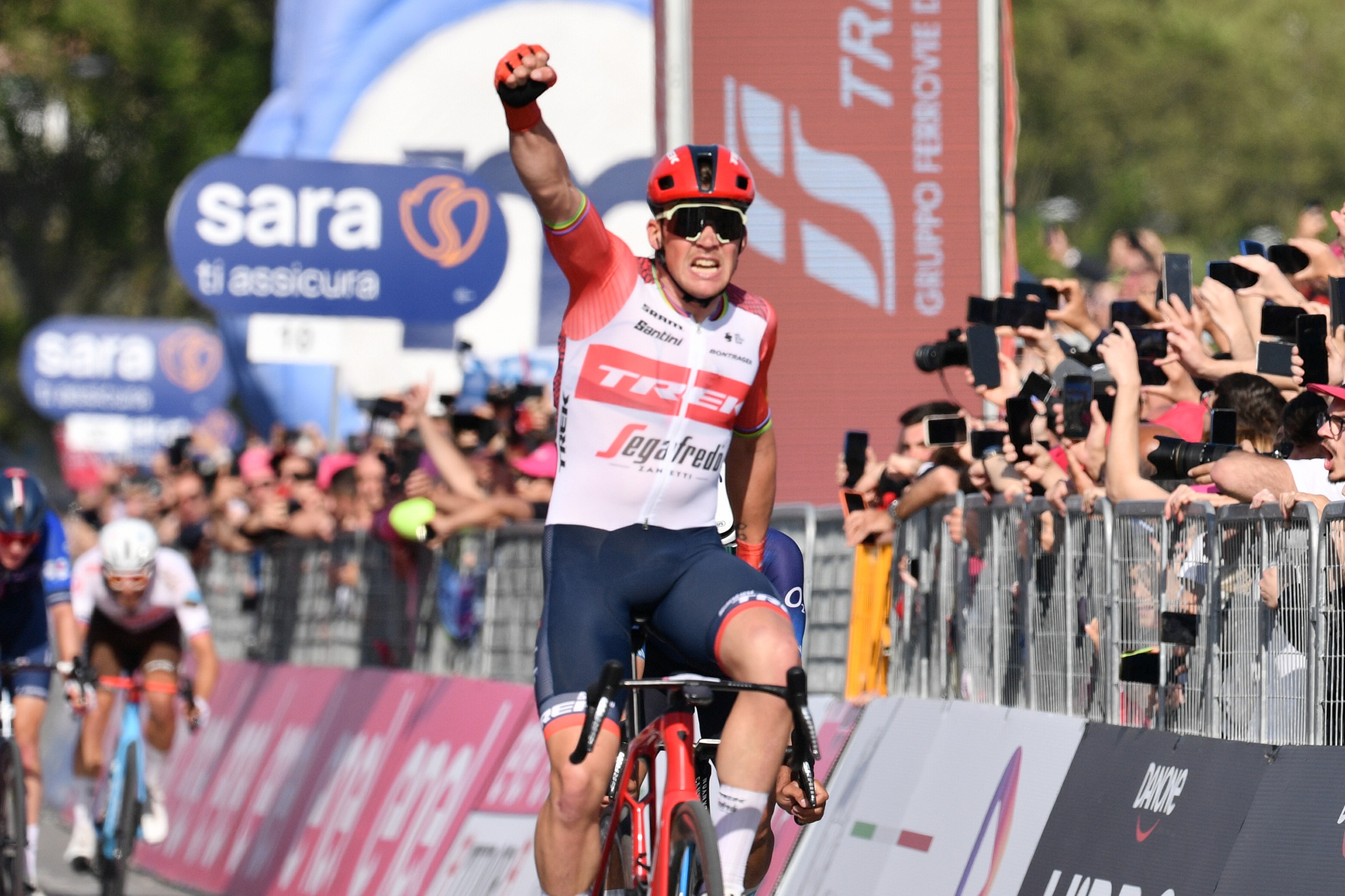 Giro d’Italia 2023: etap 6. Mads Pedersen w Neapolu