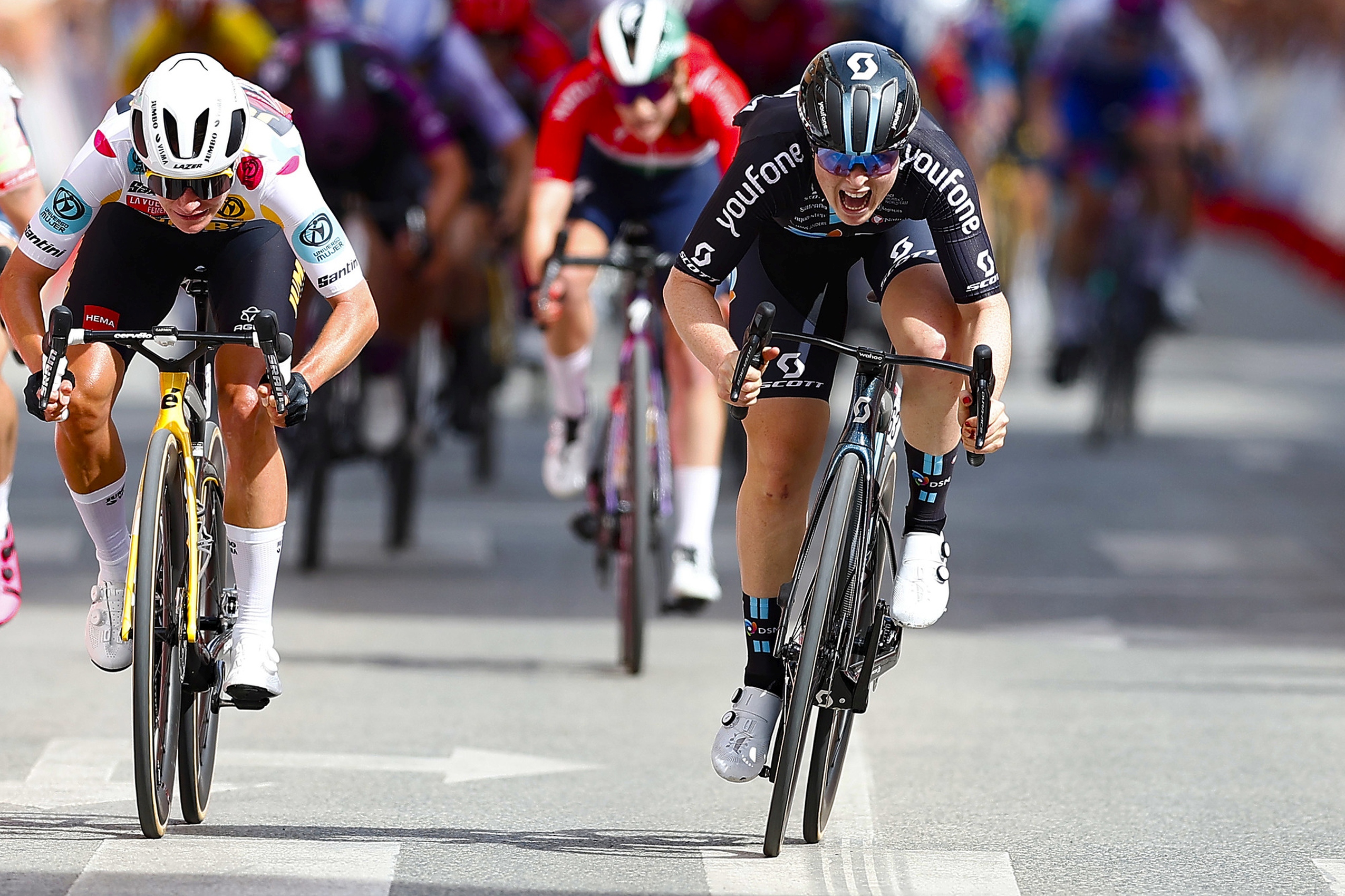 La Vuelta Femenina 2023: etap 2. Charlotte Kool wygrywa z peletonu