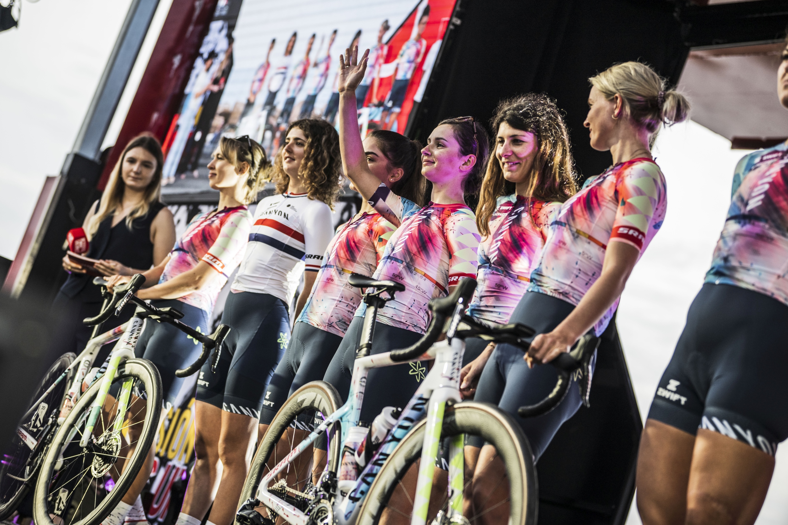 La Vuelta Femenina 2023. Katarzyna Niewiadoma blisko koszulki liderki