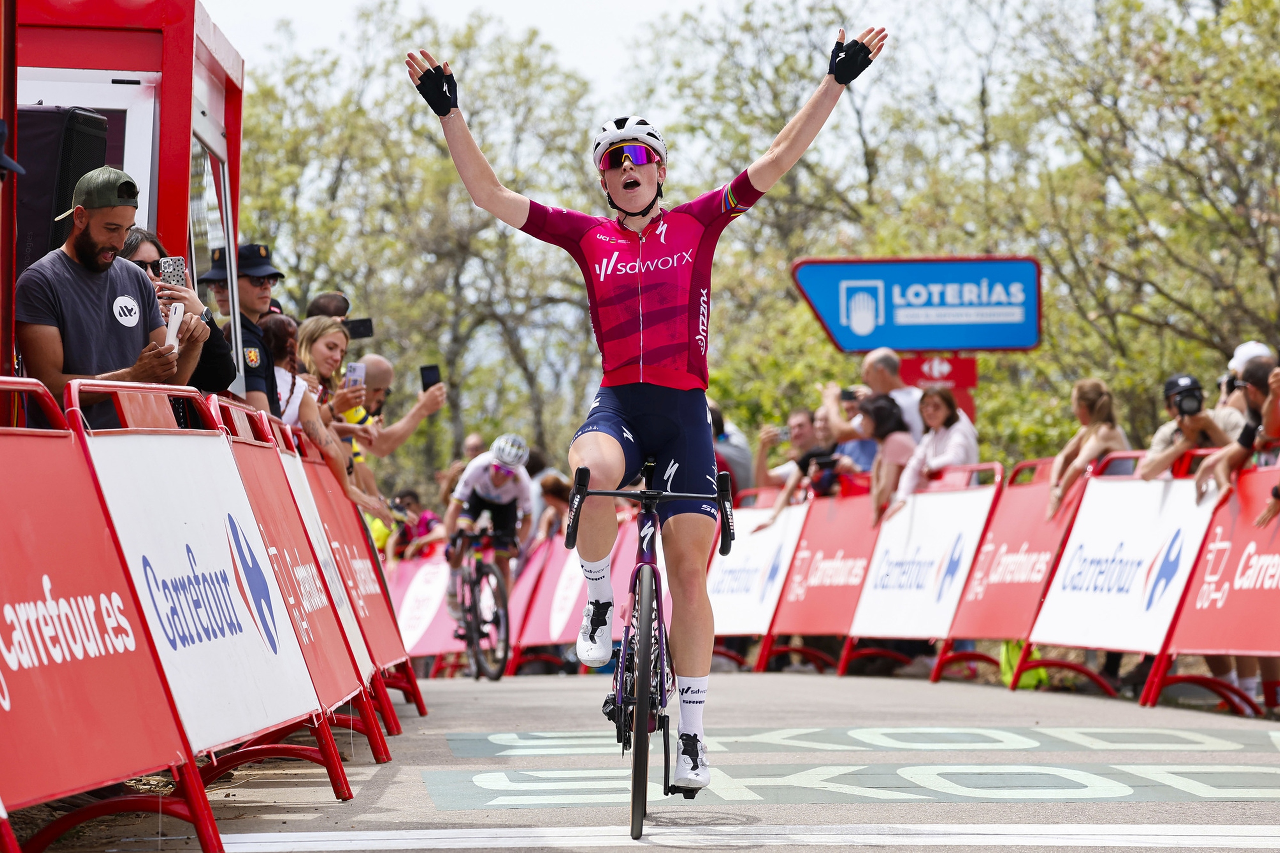 La Vuelta Femenina 2023: etap 5. Demi Vollering przed Annemiek van Vleuten