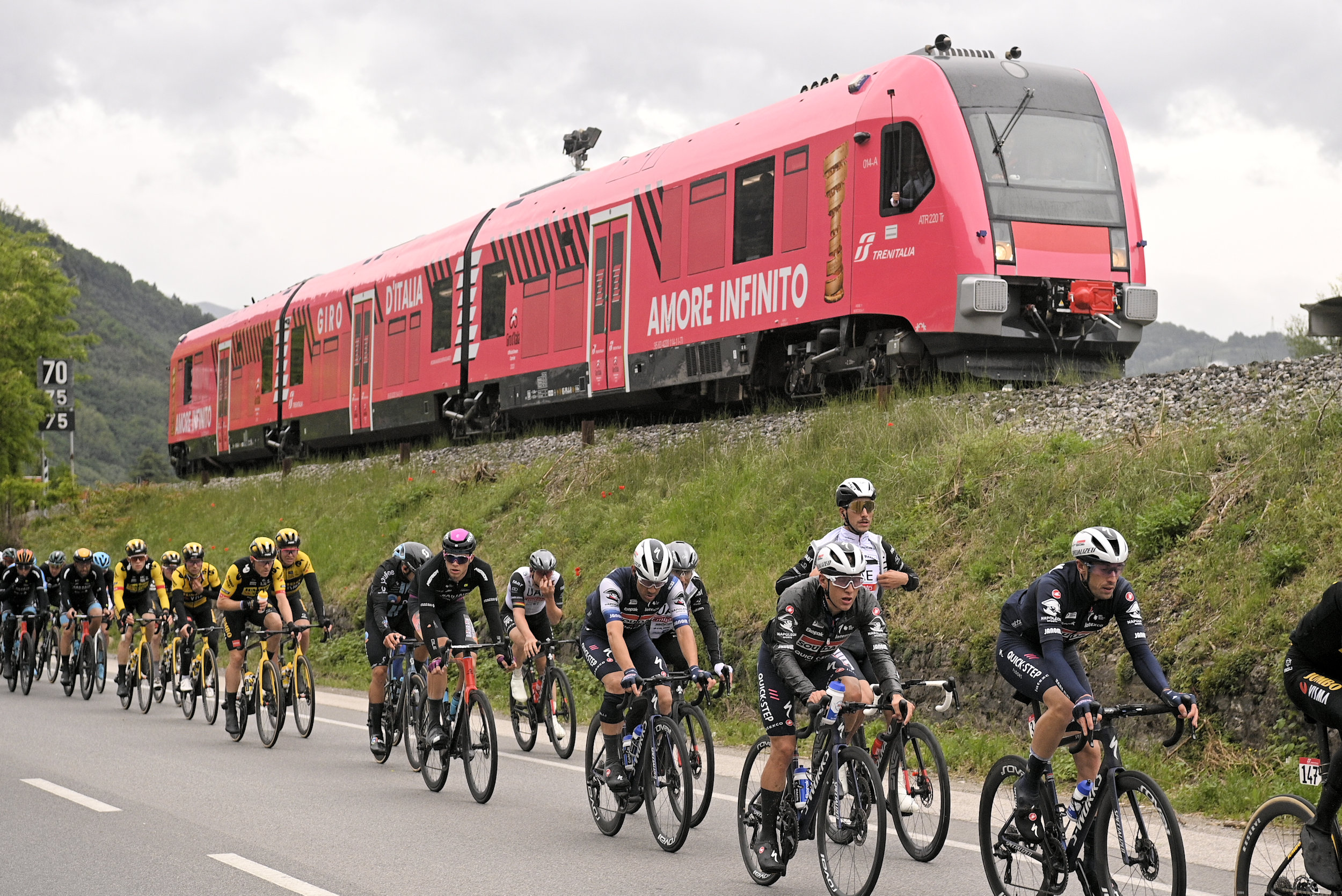 „Dzikie karty” do Giro d’Italia | Bernas dołącza do Mazowsze Serce Polski