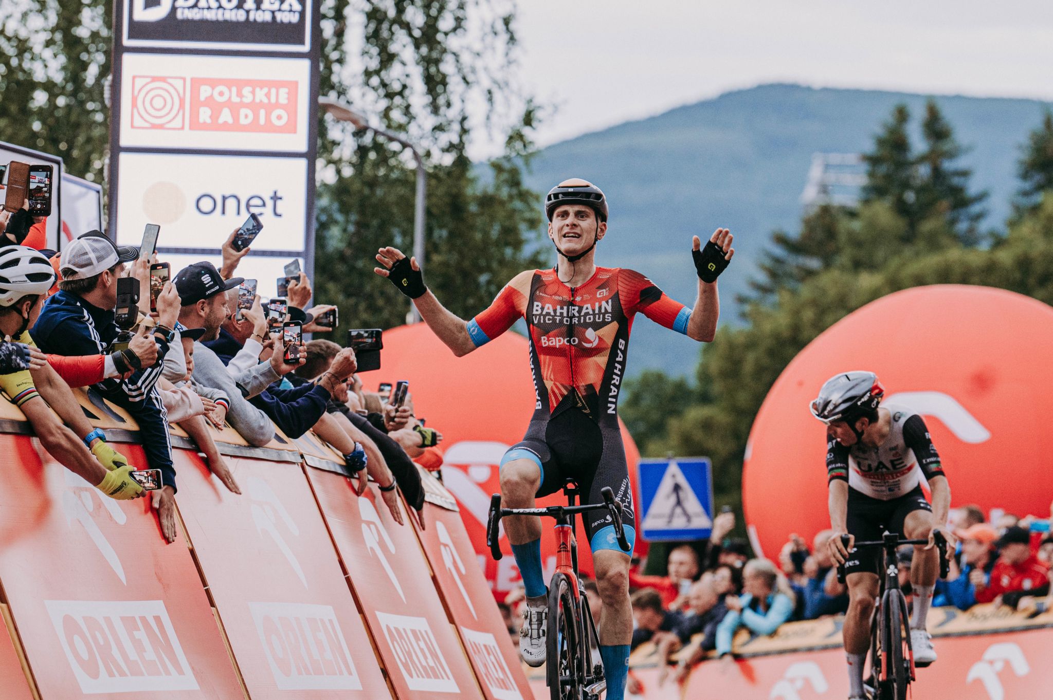 Tour de Pologne 2023: etap 2. Matej Mohoric na Orlinku, Kwiatkowski trzeci