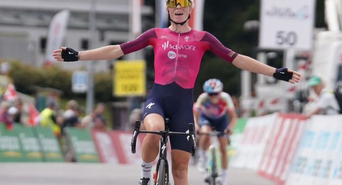 Tour de Romandie Féminin 2023: etap 2. Demi Vollering przed Niewiadomą