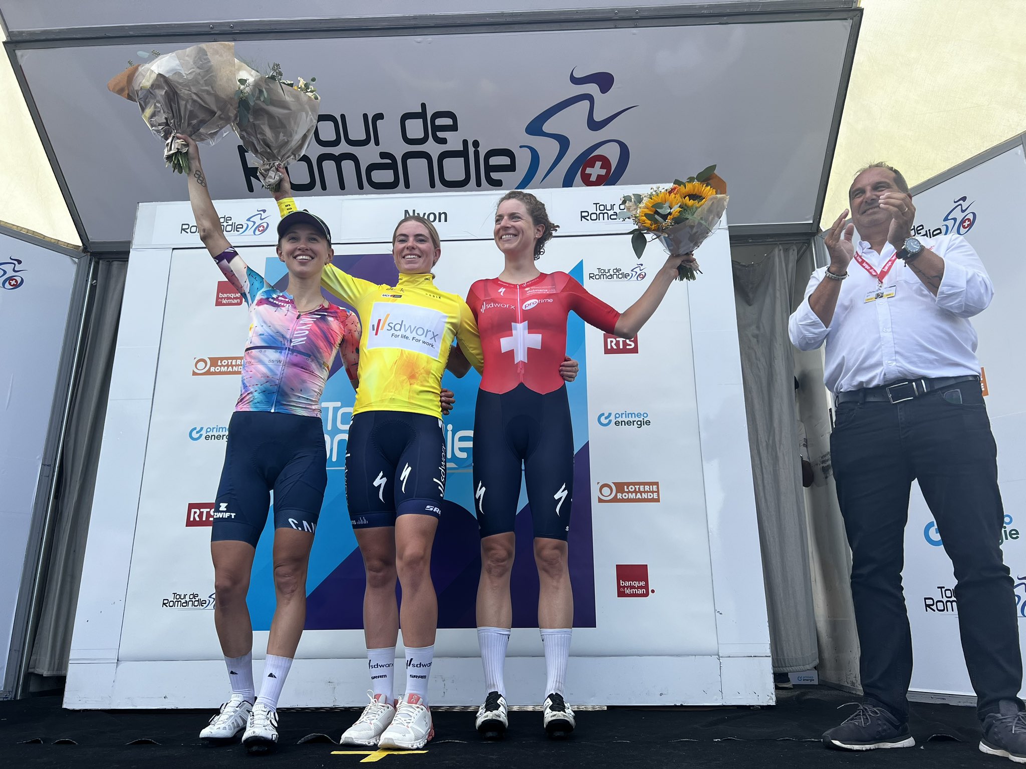 Katarzyna Niewiadoma na podium Tour de Romandie