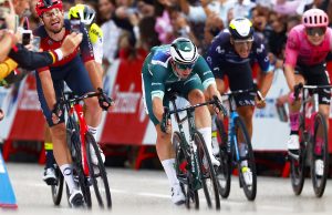 Kaden Groves na kresce ostatniego etapu Vuelta a Espana 2023