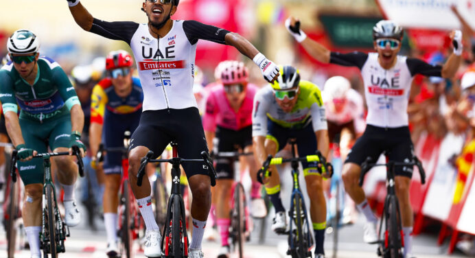 Vuelta a Espana 2023: etap 12. Juan Molano najszybszy w Saragossie
