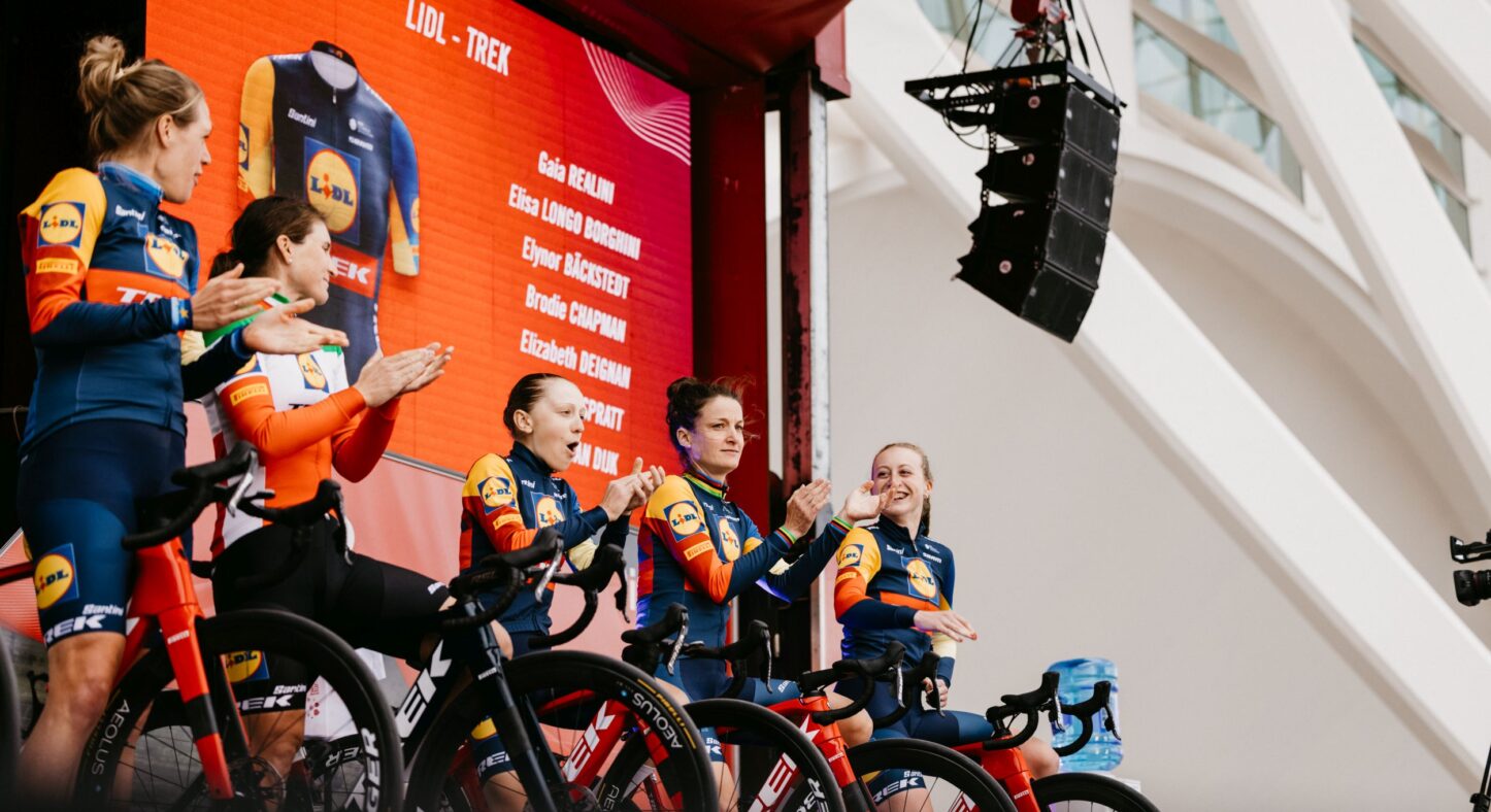 La Vuelta Femenina 2023: etap 1. Zwycięstwo Lidl-Trek mimo kraksy