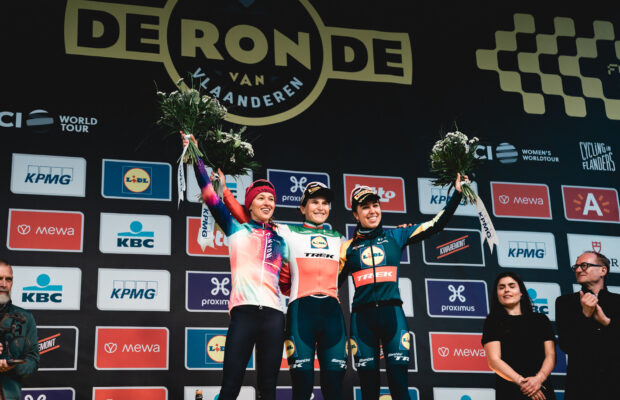 Kasia Niewiadoma na podium Ronde van Vlaanderen 2024