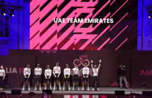 kolarze UAE Team Emirates podczas prezentacji drużyn Giro d'Italia 2024